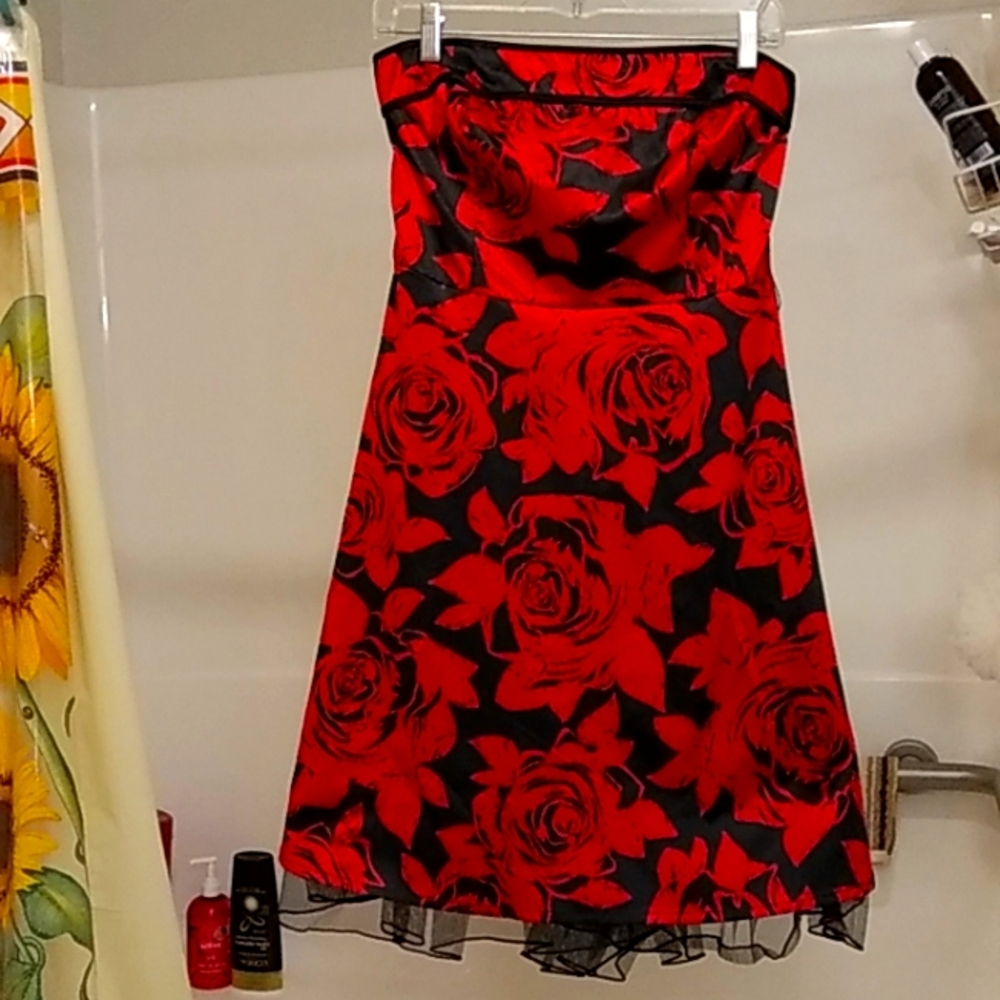Snap Strapless Red/Blk Party Dress (Juniors-L)